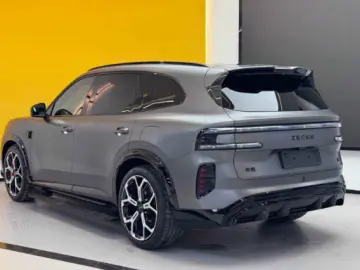 ZEEKR 8X SHADOW 1400KM AWD 70 kWh BLACK PACKAGE