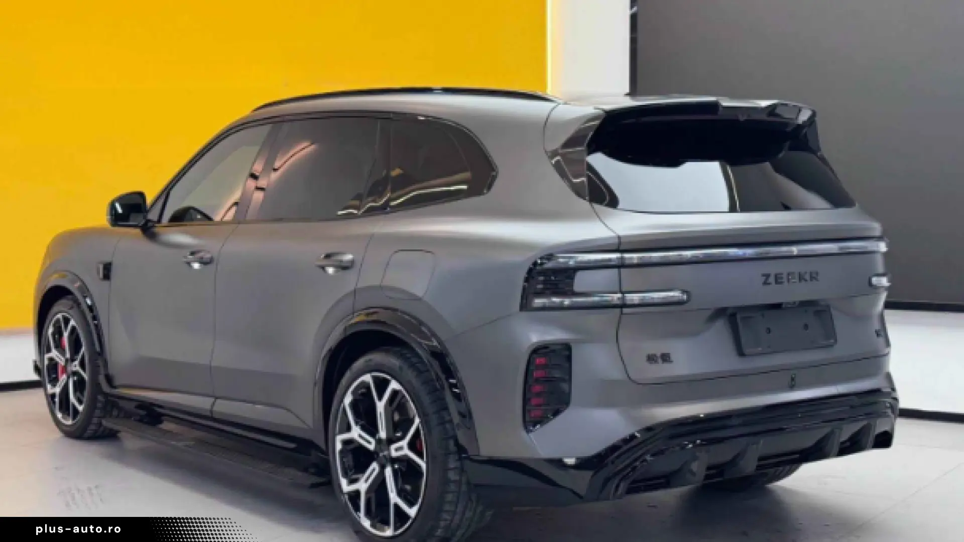 ZEEKR 8X SHADOW 1400KM AWD 70 kWh BLACK PACKAGE