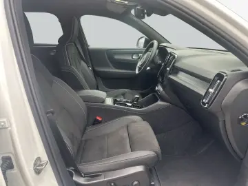 Volvo XC40 B3 B DKG Plus Dark