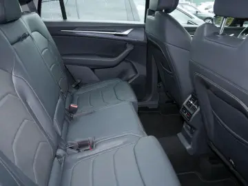 SKODA Kodiaq 1.5 TSI Selection AHK Leder Nav Pano 360