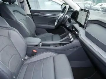 SKODA Kodiaq 1.5 TSI Selection AHK Leder Nav Pano 360