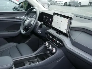 SKODA Kodiaq 1.5 TSI Selection AHK Leder Nav Pano 360