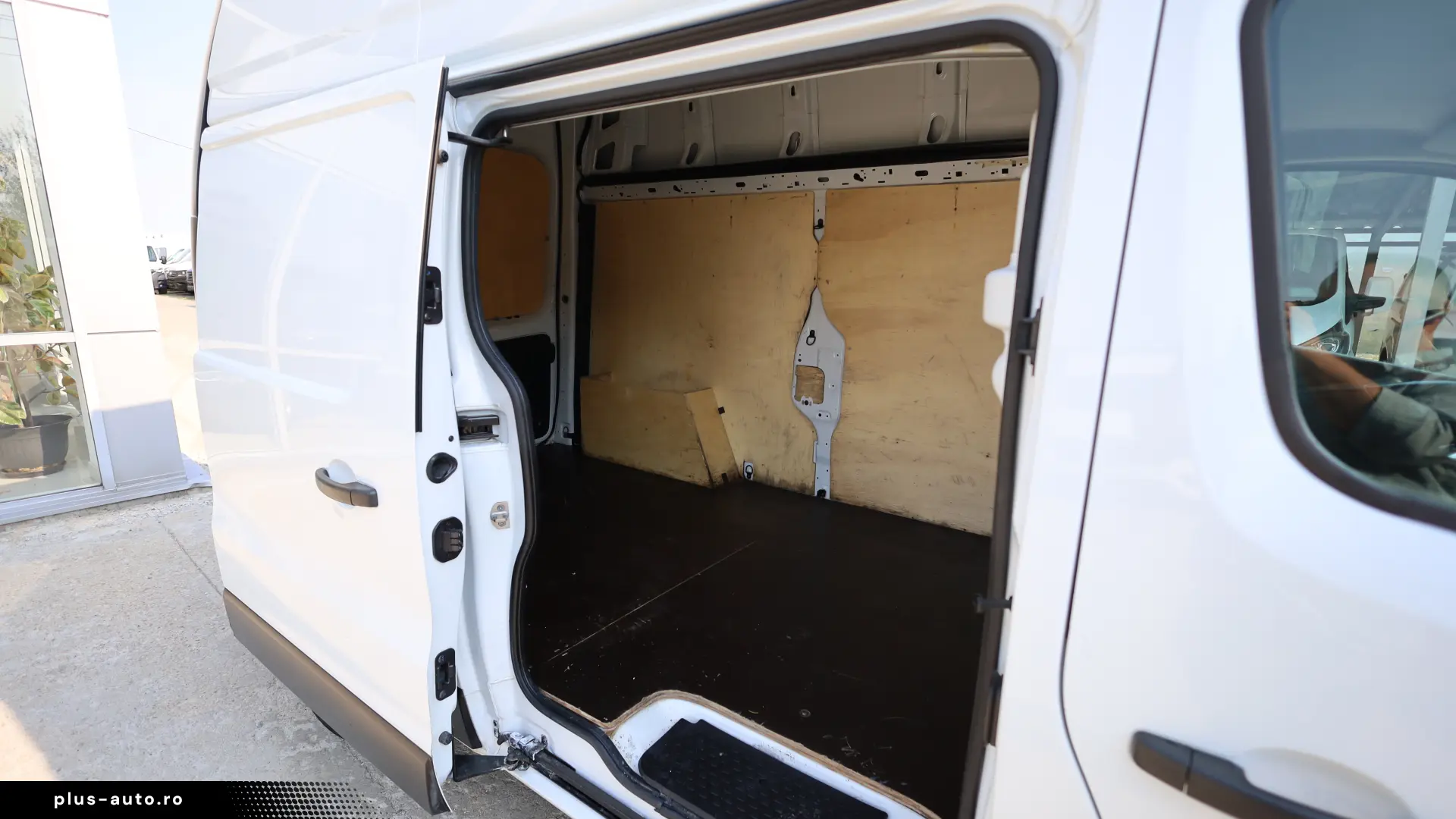 Renault Trafic L2H2 2.0D 145CP
