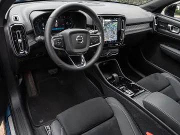 Volvo XC40 Plus Dark 2WD Electric Pano Digital Cockpit