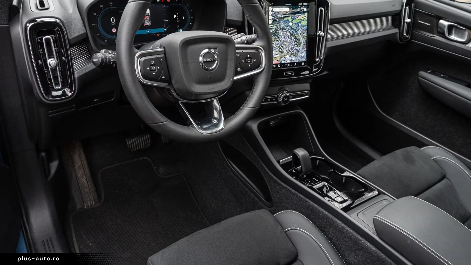 Volvo XC40 Plus Dark 2WD Electric Pano Digital Cockpit