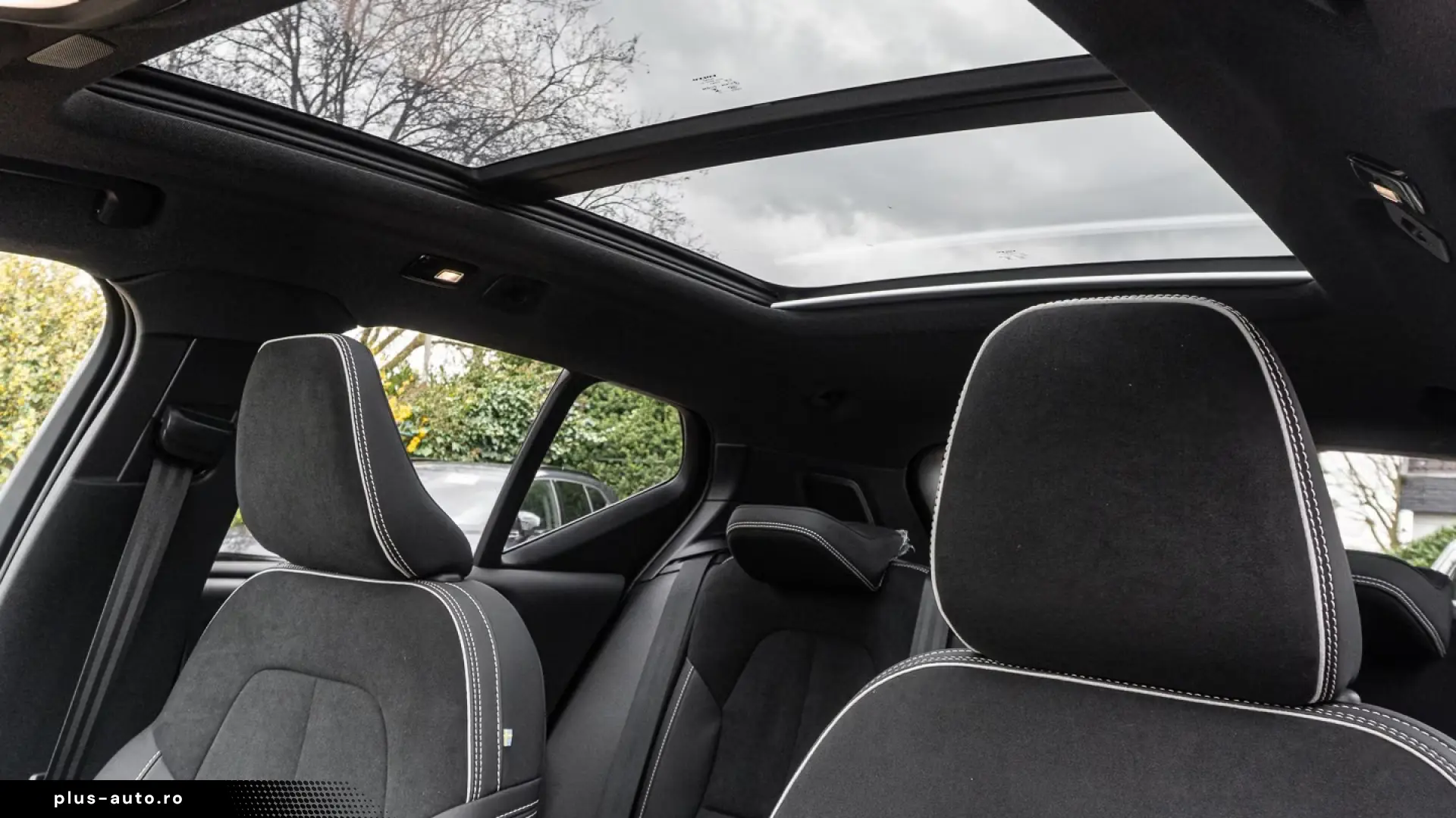 Volvo XC40 Plus Dark 2WD Electric Pano Digital Cockpit