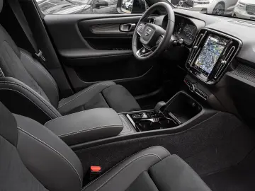 Volvo XC40 Plus Dark 2WD Electric Pano Digital Cockpit