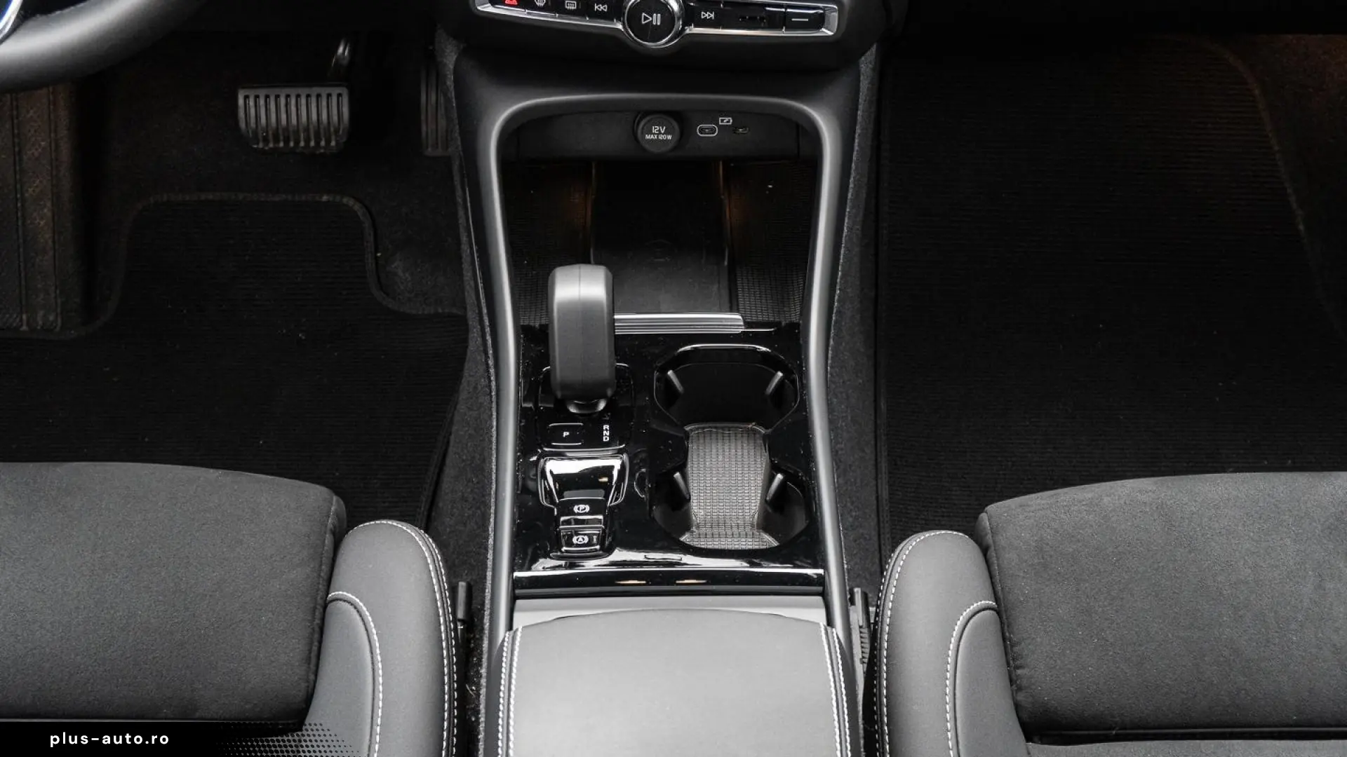 Volvo XC40 Plus Dark 2WD Electric Pano Digital Cockpit