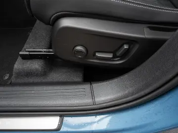Volvo XC40 Plus Dark 2WD Electric Pano Digital Cockpit