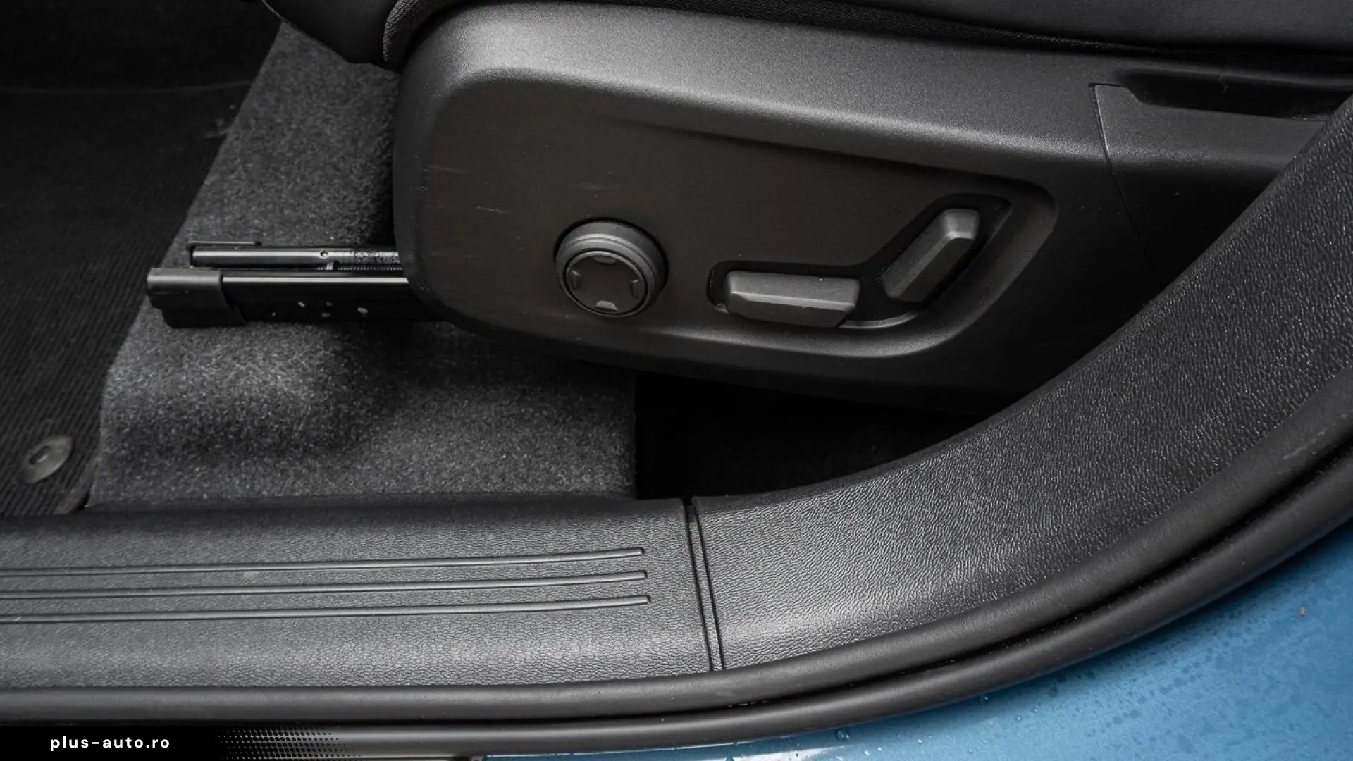Volvo XC40 Plus Dark 2WD Electric Pano Digital Cockpit