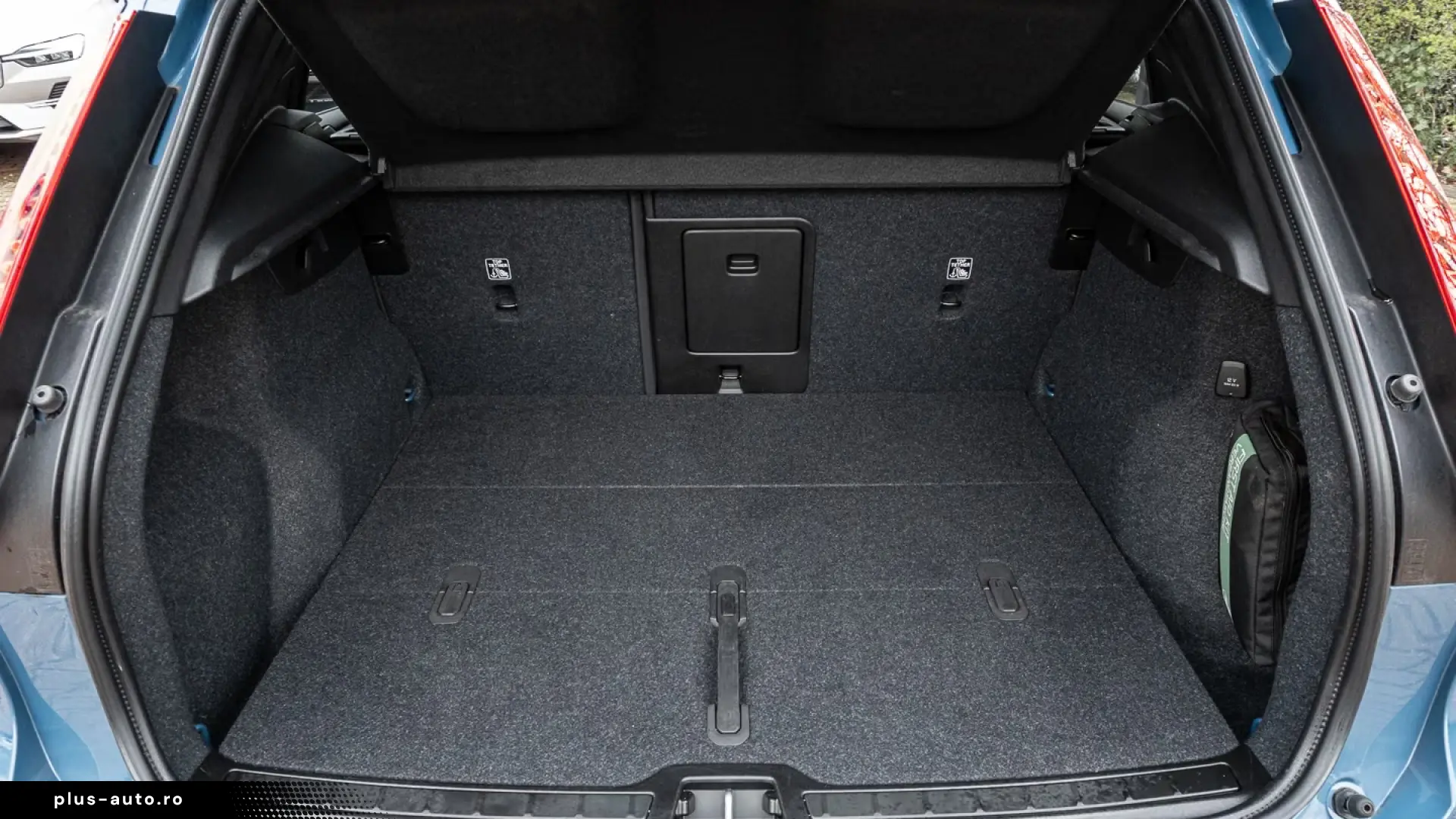 Volvo XC40 Plus Dark 2WD Electric Pano Digital Cockpit
