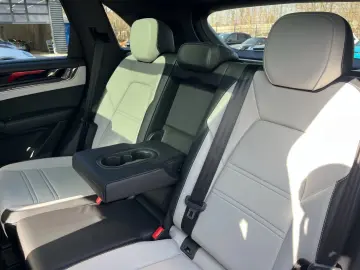 Porsche Cayenne S E-Hybrid Black Edition