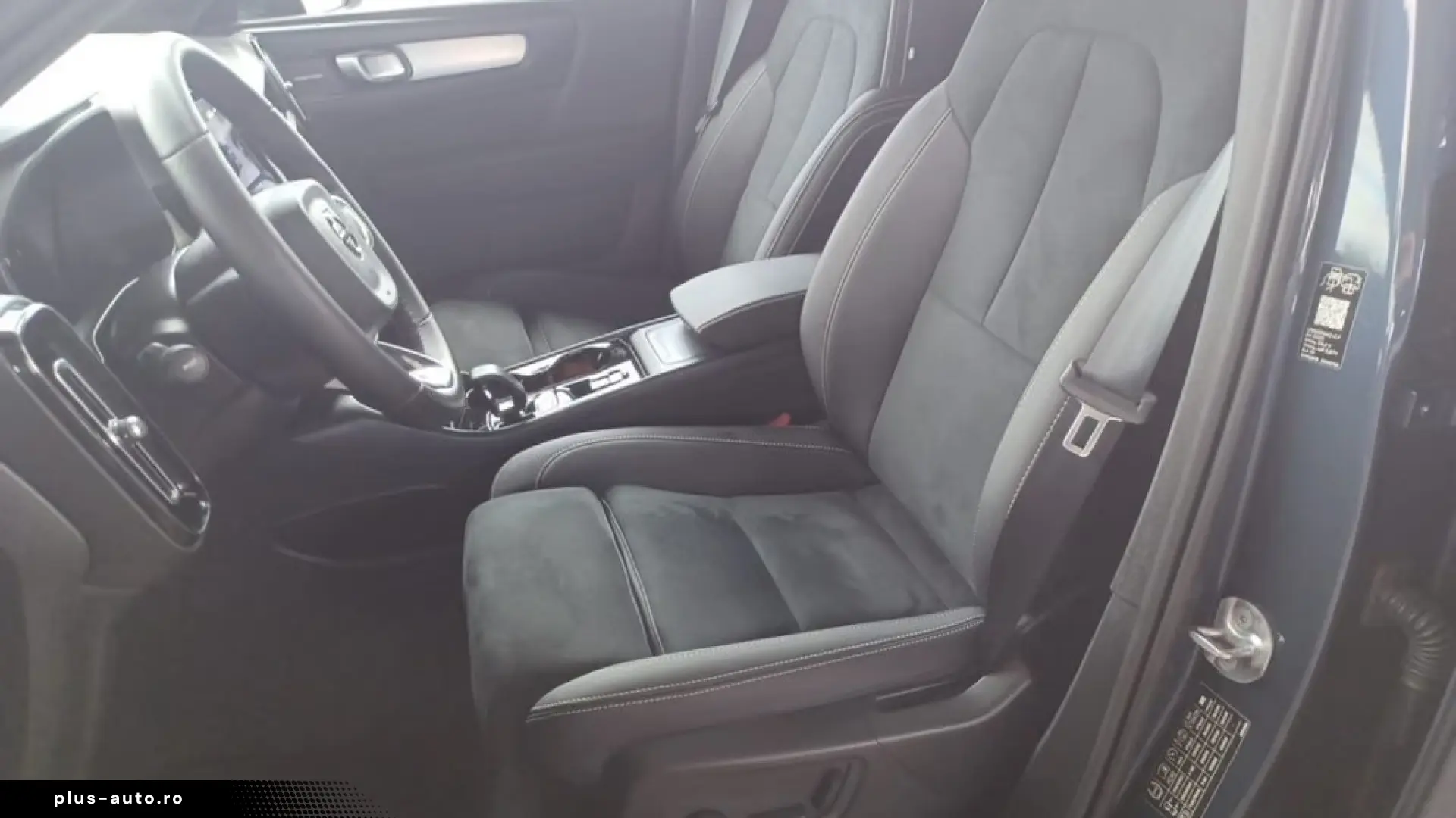 Volvo XC40 B3 Ultra Black Edition Panoramic Auxiliary Heater