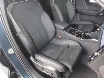 Volvo XC40 B3 Ultra Black Edition Panoramic Auxiliary Heater