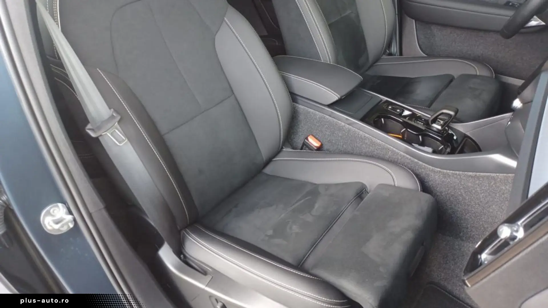 Volvo XC40 B3 Ultra Black Edition Panoramic Auxiliary Heater