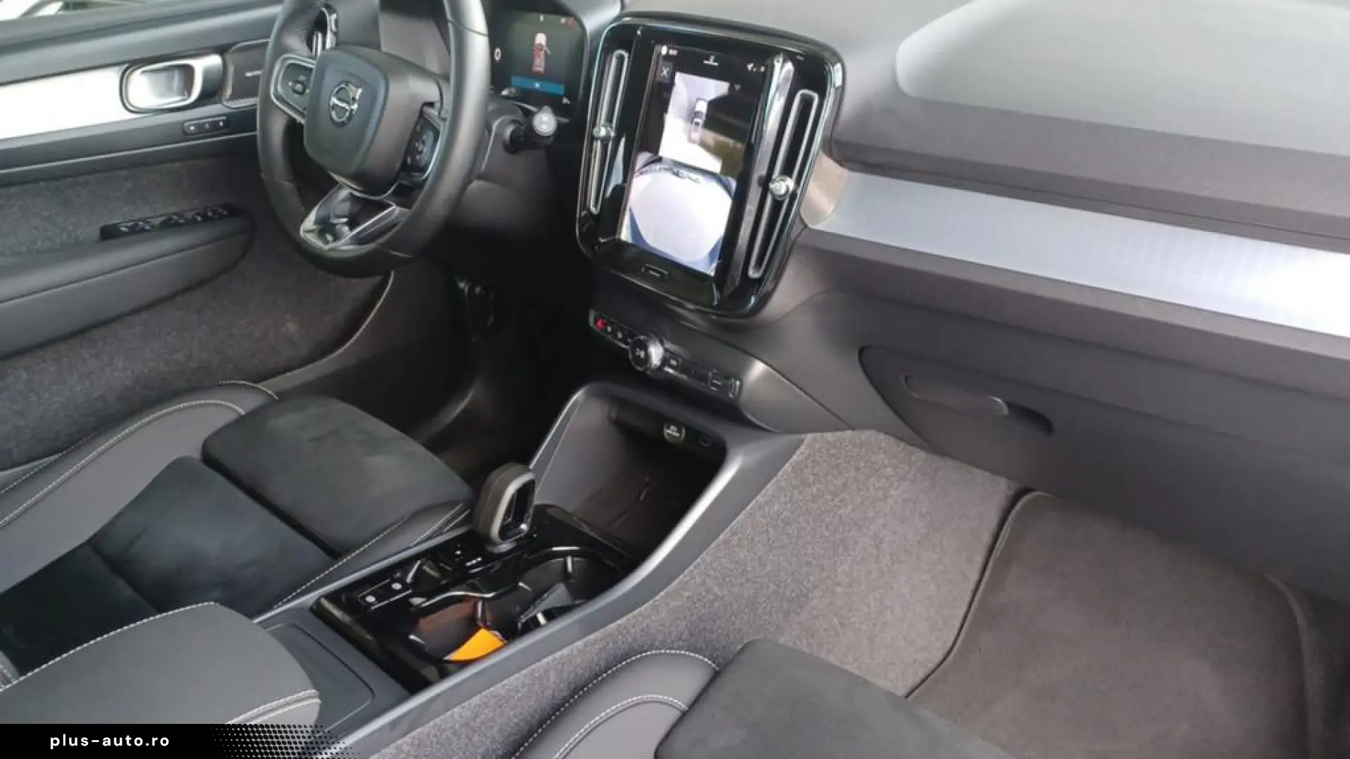 Volvo XC40 B3 Ultra Black Edition Panoramic Auxiliary Heater