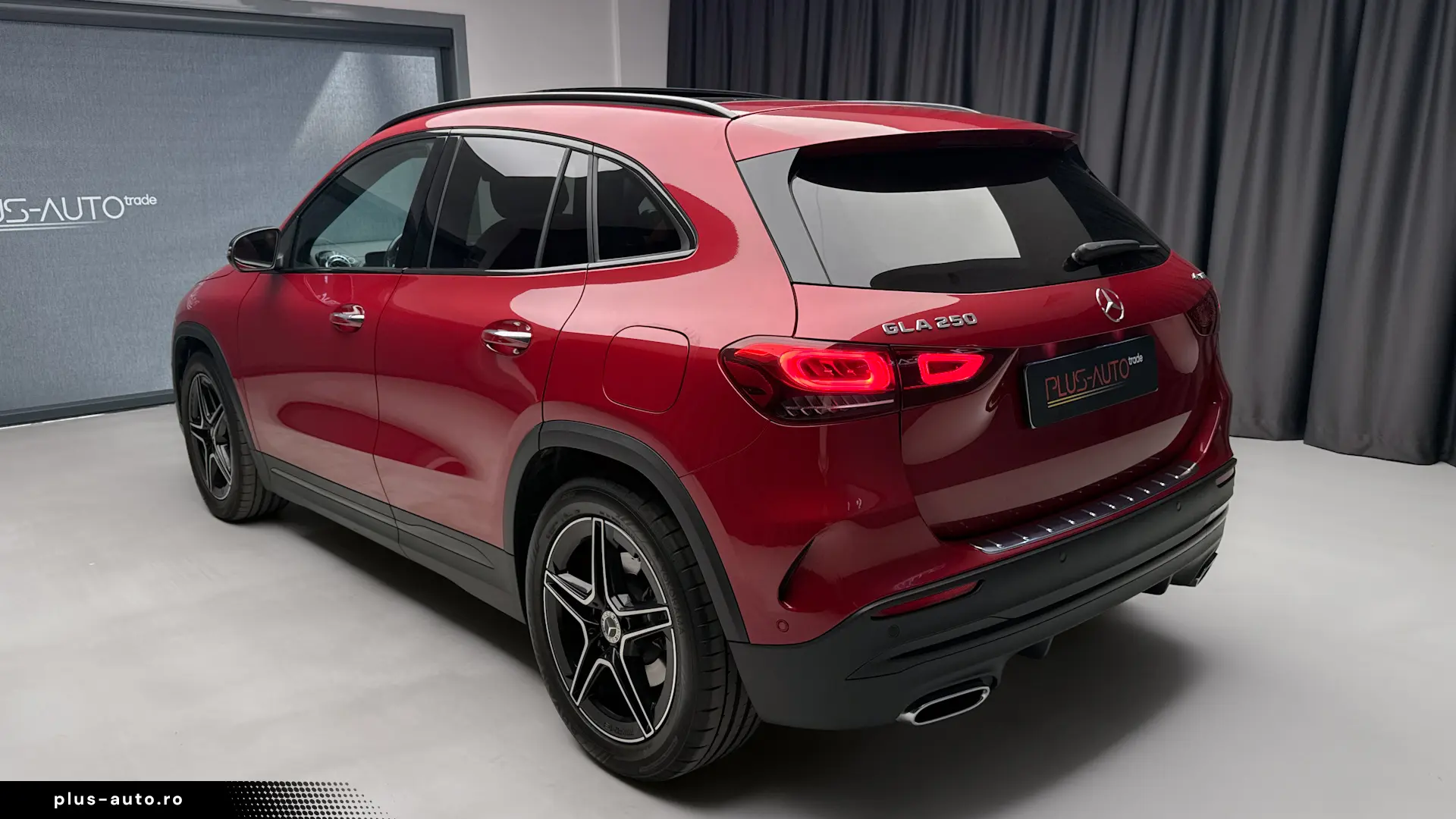 MERCEDES-BENZ GLA 250 4MATIC AMG  Piele Rosie  Pano  360