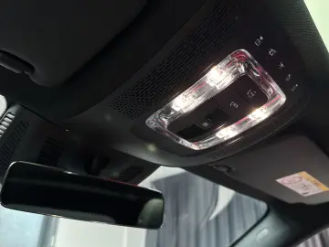 MERCEDES-BENZ GLA 250 4MATIC AMG  Piele Rosie  Pano  360