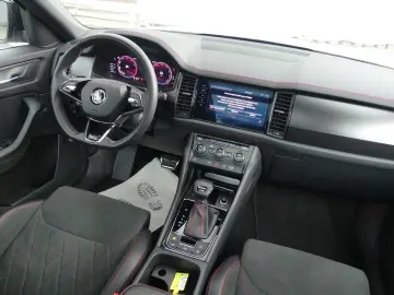 SKODA Kodiaq 2.0 TSI 4x4 RS PANO STHZ KAM ACC 20LM