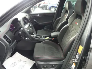 SKODA Kodiaq 2.0 TSI 4x4 RS PANO STHZ KAM ACC 20LM