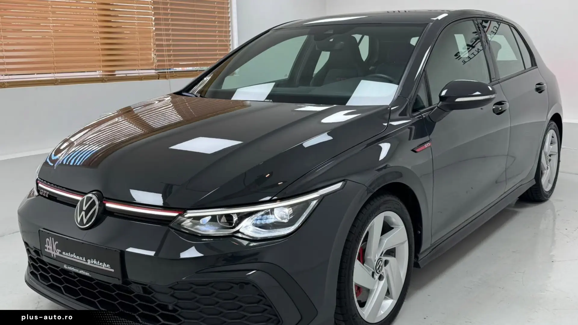 Volkswagen Golf VIII 2.0 TSI DSG GTI  LED TRAVEL-ASSIST