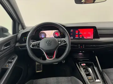 Volkswagen Golf VIII 2.0 TSI DSG GTI  LED TRAVEL-ASSIST