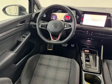 Volkswagen Golf VIII 2.0 TSI DSG GTI  LED TRAVEL-ASSIST