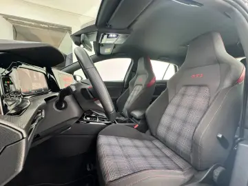 Volkswagen Golf VIII 2.0 TSI DSG GTI  LED TRAVEL-ASSIST
