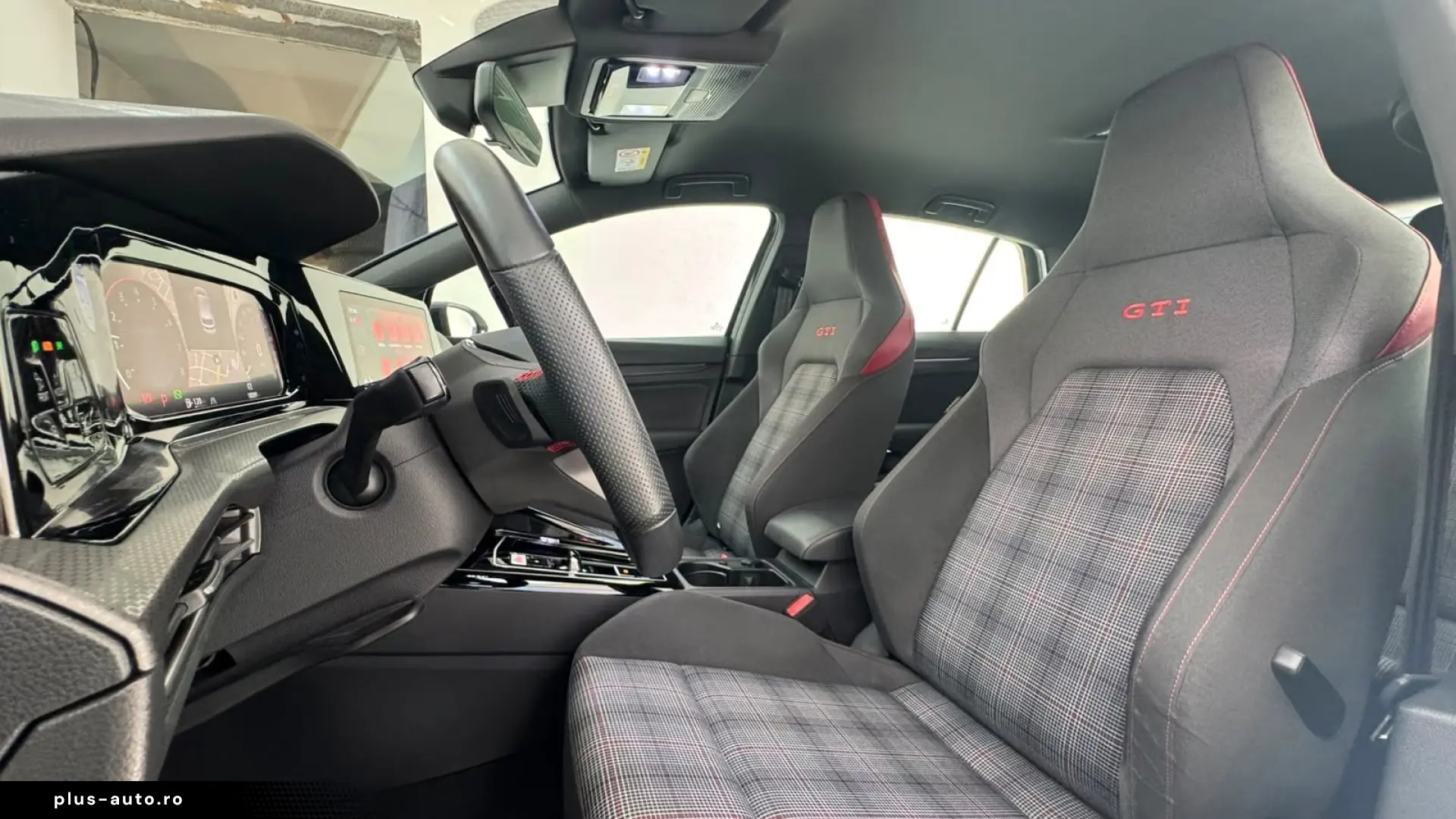 Volkswagen Golf VIII 2.0 TSI DSG GTI  LED TRAVEL-ASSIST