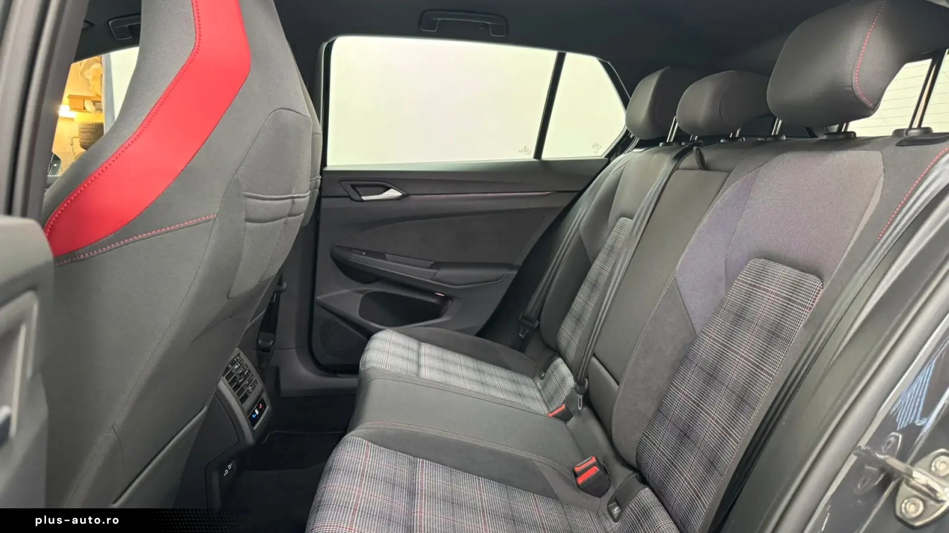 Volkswagen Golf VIII 2.0 TSI DSG GTI  LED TRAVEL-ASSIST