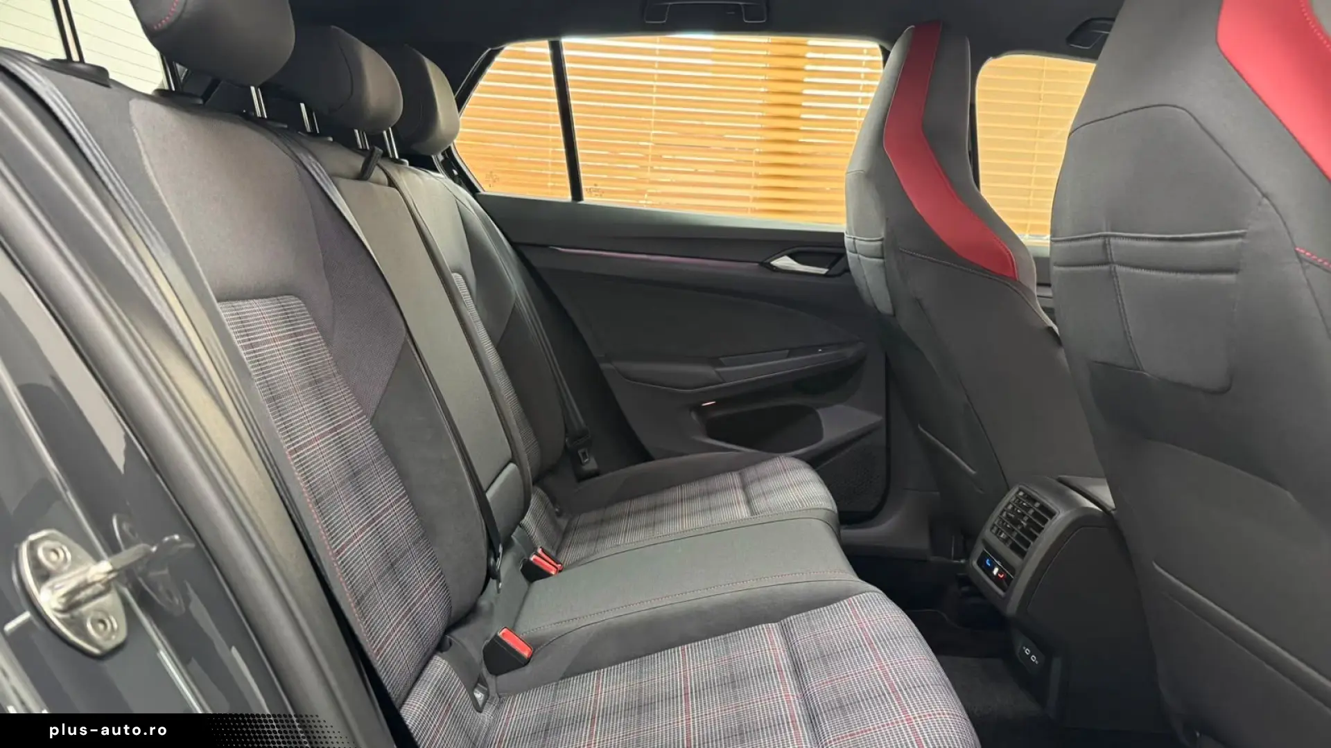 Volkswagen Golf VIII 2.0 TSI DSG GTI  LED TRAVEL-ASSIST