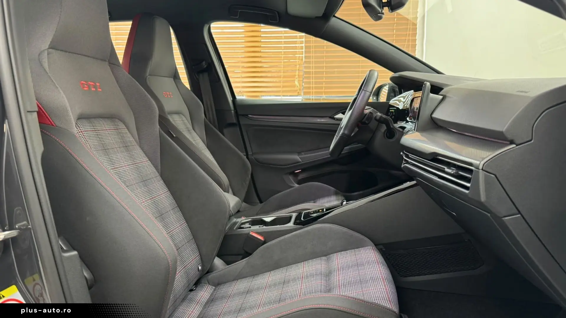 Volkswagen Golf VIII 2.0 TSI DSG GTI  LED TRAVEL-ASSIST