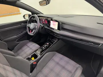 Volkswagen Golf VIII 2.0 TSI DSG GTI  LED TRAVEL-ASSIST
