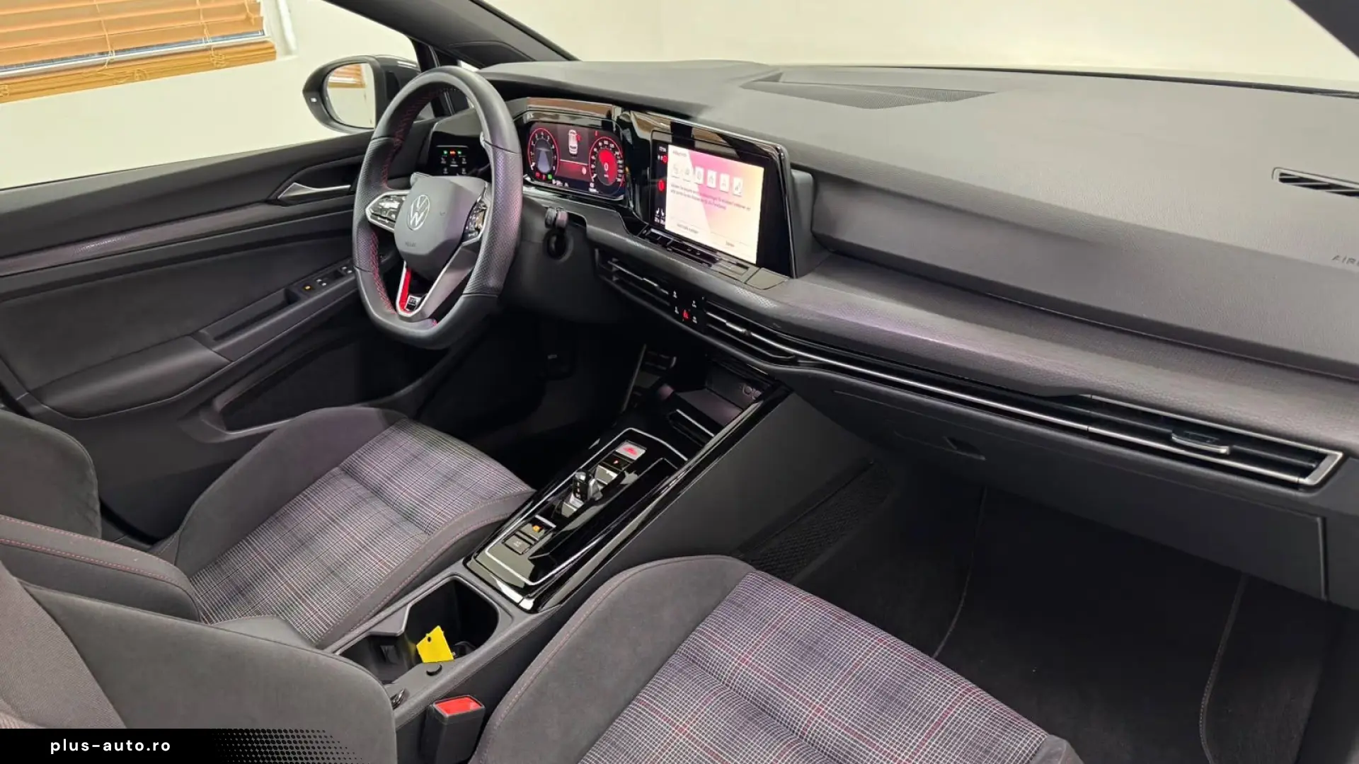 Volkswagen Golf VIII 2.0 TSI DSG GTI  LED TRAVEL-ASSIST