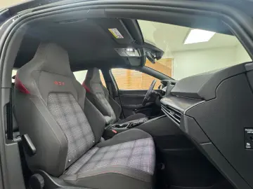 Volkswagen Golf VIII 2.0 TSI DSG GTI  LED TRAVEL-ASSIST