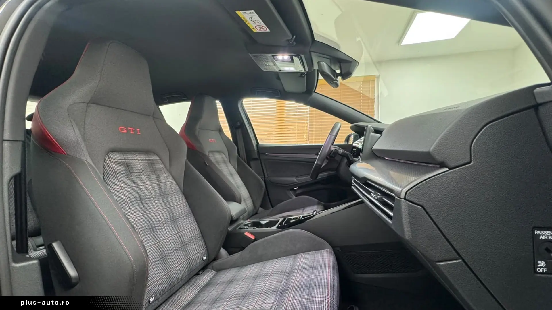 Volkswagen Golf VIII 2.0 TSI DSG GTI  LED TRAVEL-ASSIST