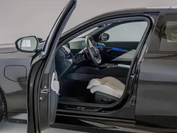 BMW M5 ULTIMATE DRIVERS CARBON KERAMIK DRIVE   PARK