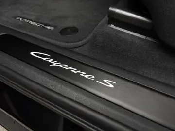 Porsche Cayenne S E-Hybrid Coupe Black Edition