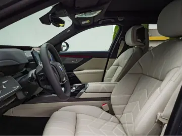 BMW Seria 7 740 xDrive mHEV