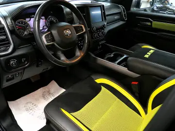 Dodge RAM 1500 Big Horn Lonestar Crew Cab   5.7 HEMI V8