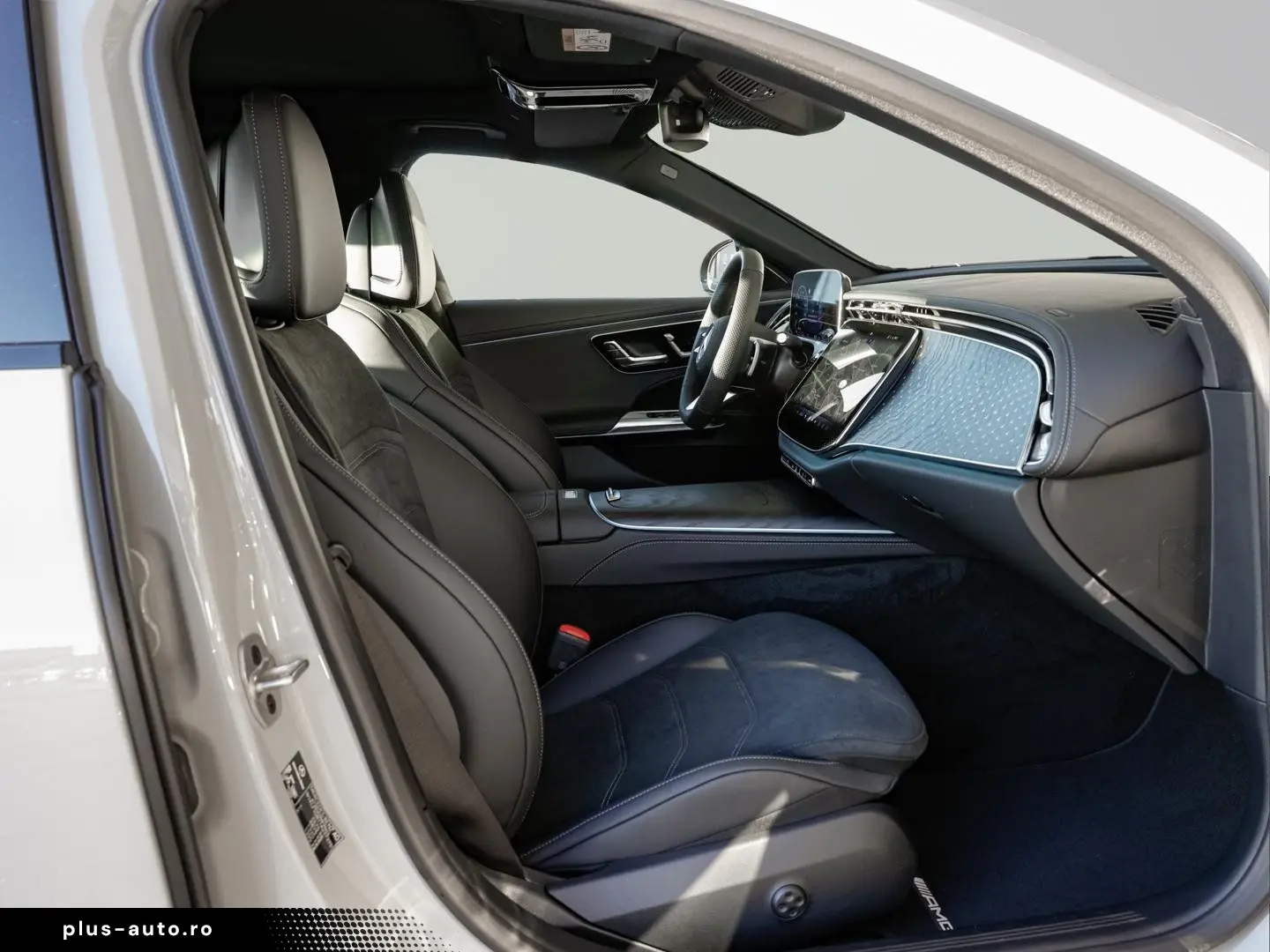 MERCEDES-BENZ E 450 d 4M AMG DigitalLight Distronic Pano AHK