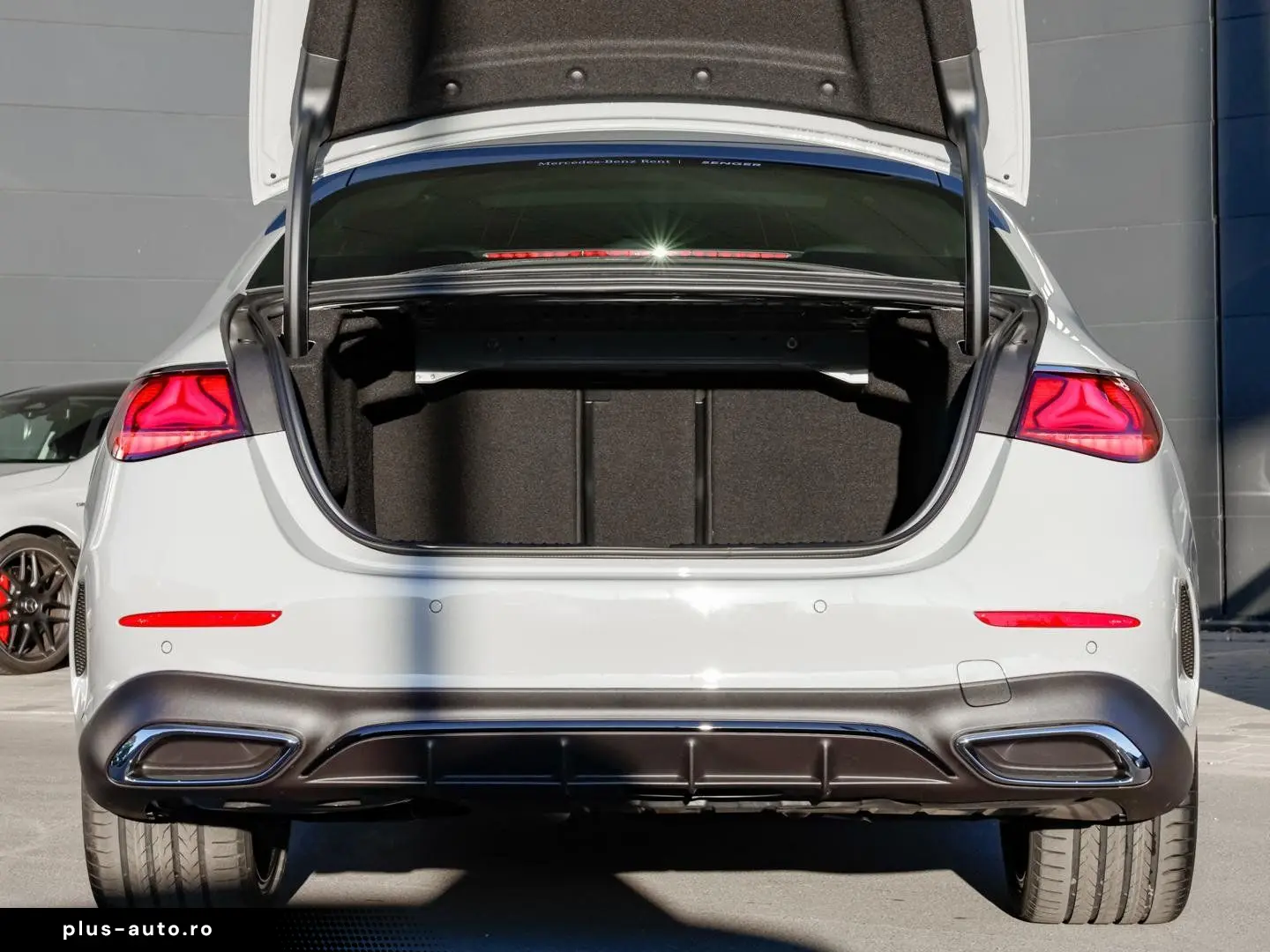 MERCEDES-BENZ E 450 d 4M AMG DigitalLight Distronic Pano AHK