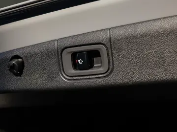 MERCEDES-BENZ E 450 d 4M AMG DigitalLight Distronic Pano AHK
