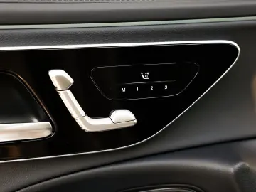 MERCEDES-BENZ E 450 d 4M AMG DigitalLight Distronic Pano AHK