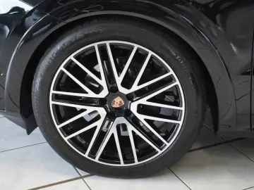 Porsche Cayenne Coupe Black Edition_MY2026