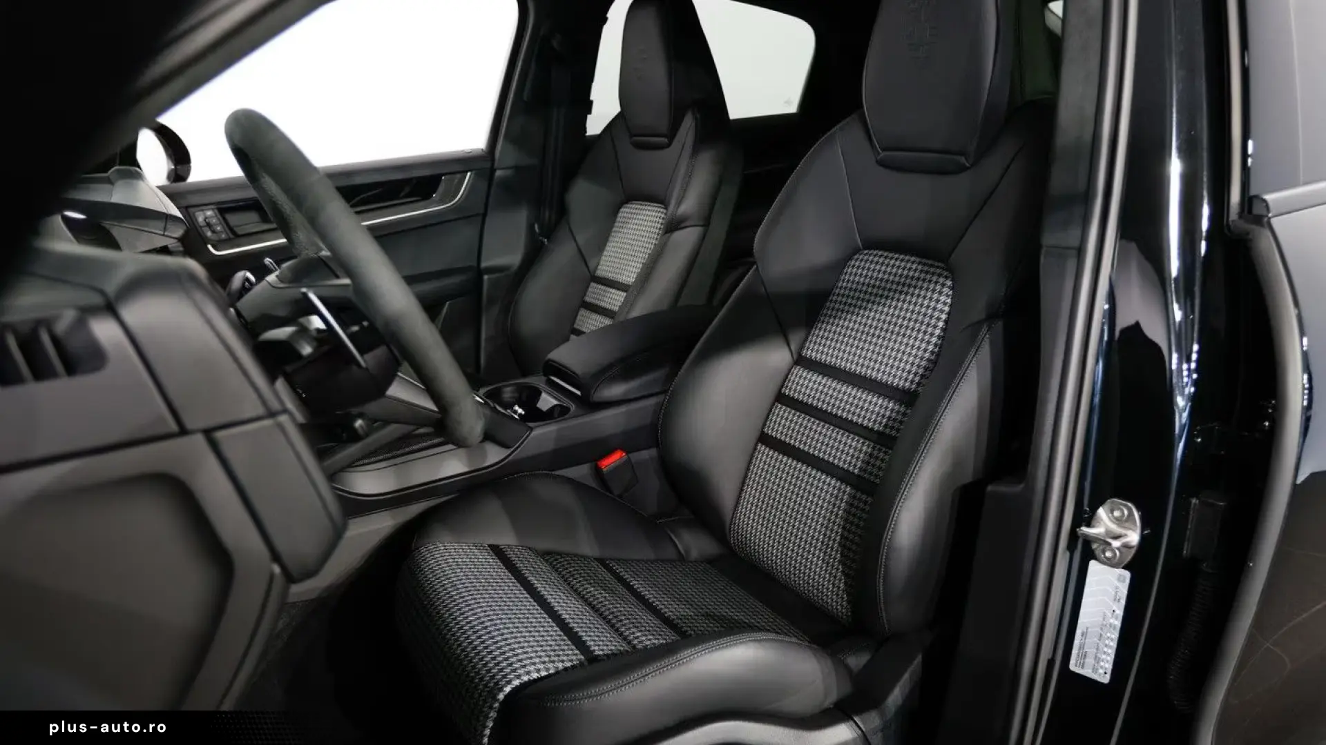 Porsche Cayenne E-Hybrid Coupe Black Edition_MY2026