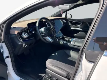Mercedes-Benz EQE 300
