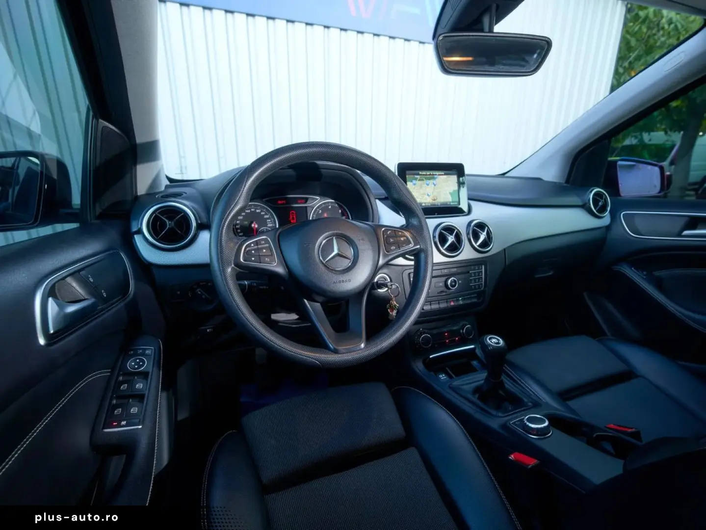 Mercedes-Benz B-180
