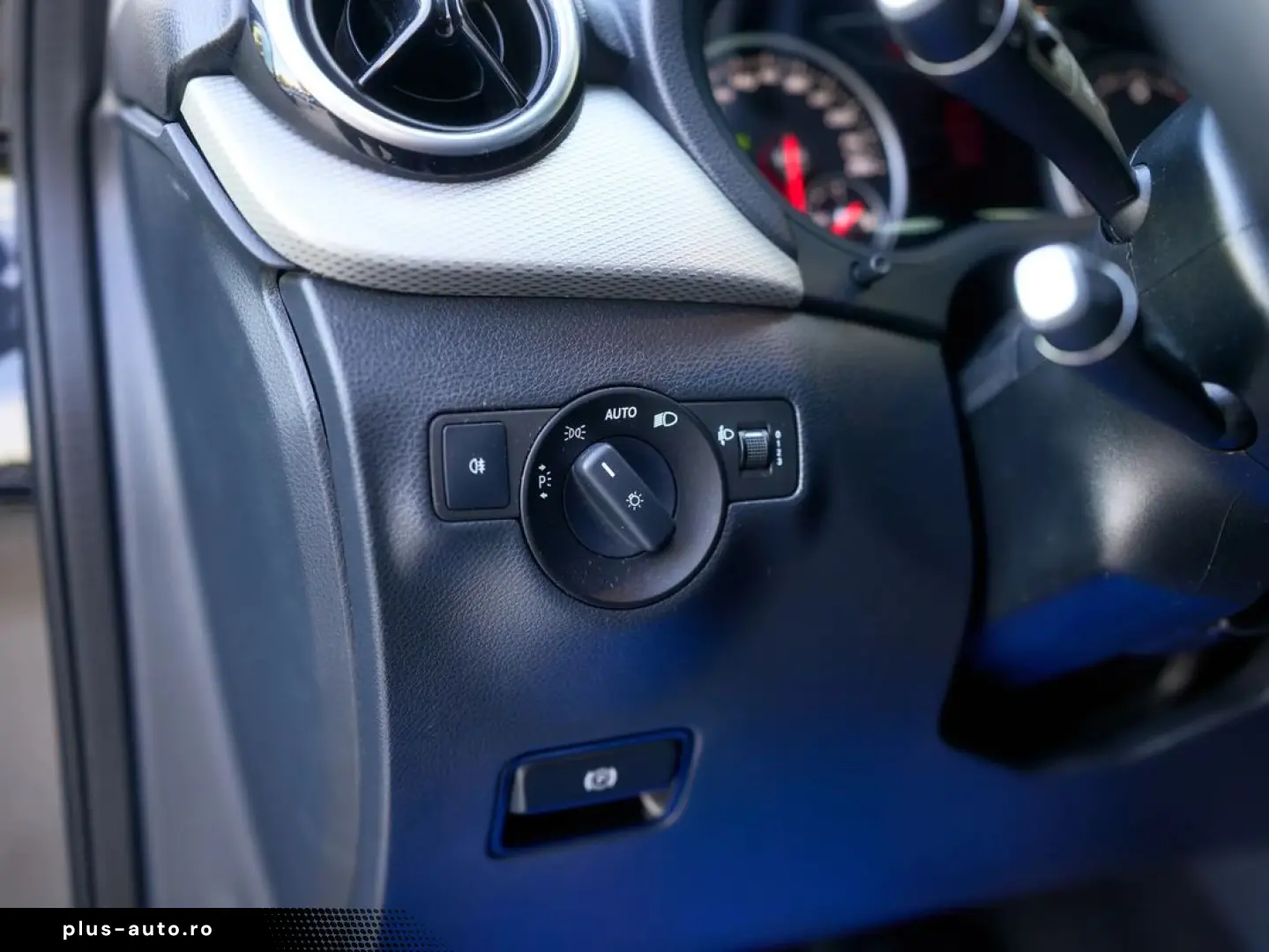 Mercedes-Benz B-180