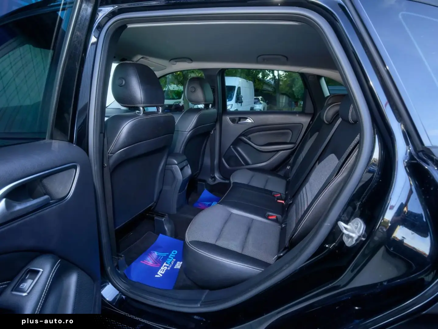 Mercedes-Benz B-180